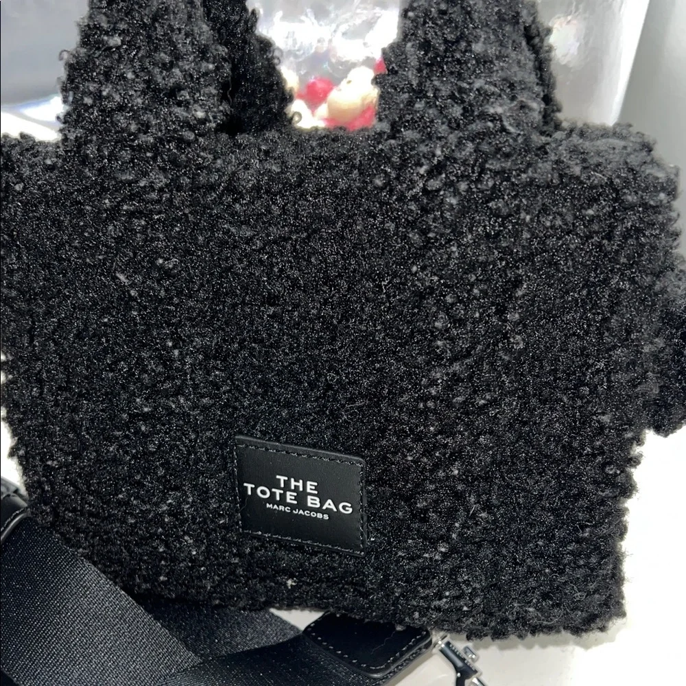 Marc Jacobs black teddy The Tote crossbody - Picture 6 of 10